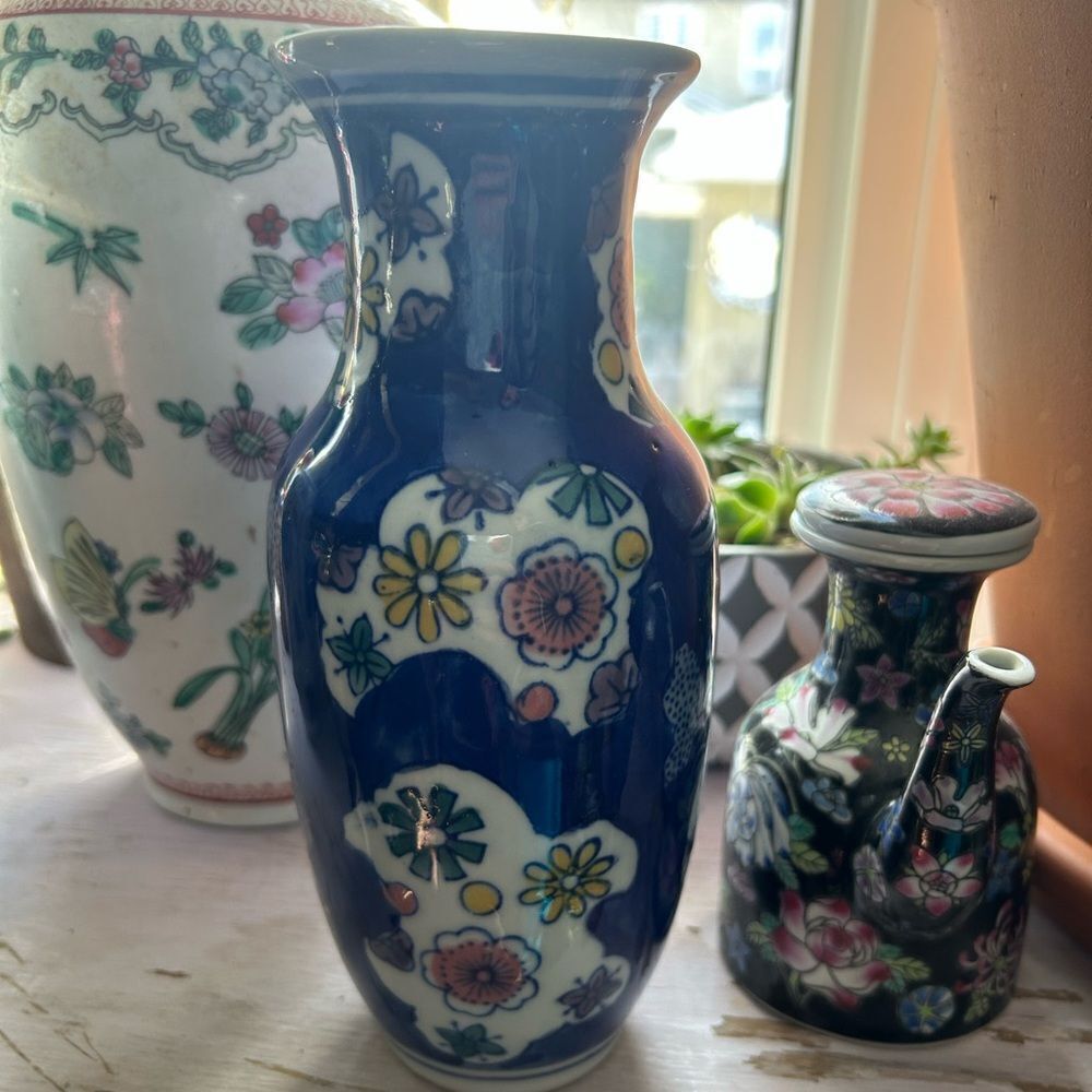 Vintage Dollarama Tall Shaped Flower Vase Blue / white - Picture 12 of 15